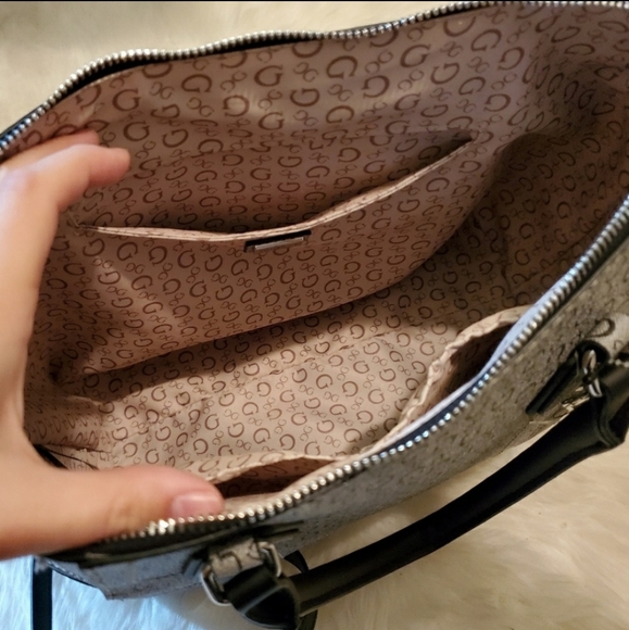 Guess Handbag NWT - Picture 2 of 3